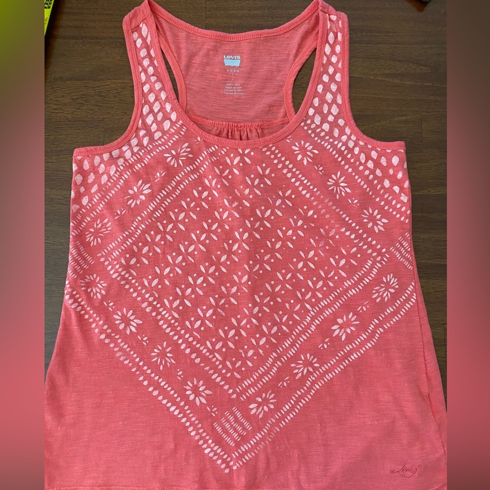Women’s Levi’s tank top. Size Medium